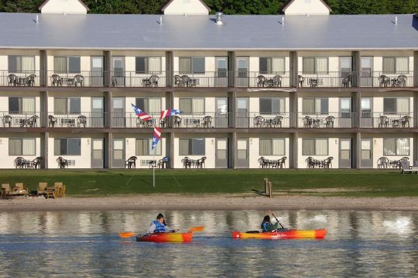 Bavarian Haus Lakefront Inn (St Ignace)